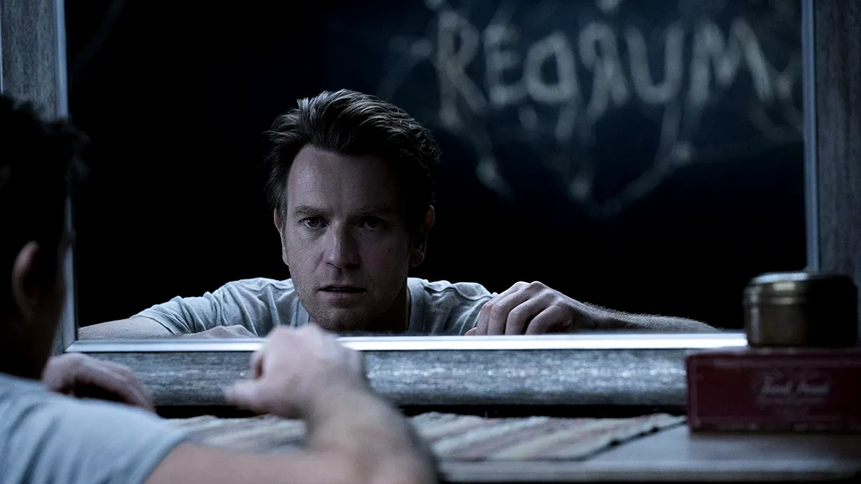 REVIEW „Doctor Sleep” pe Netflix – continuarea lui „The Shining” are o Rebecca Ferguson impecabilă, dar i-a lipsit tocmai horrorul care m-a făcut să iubesc originalul