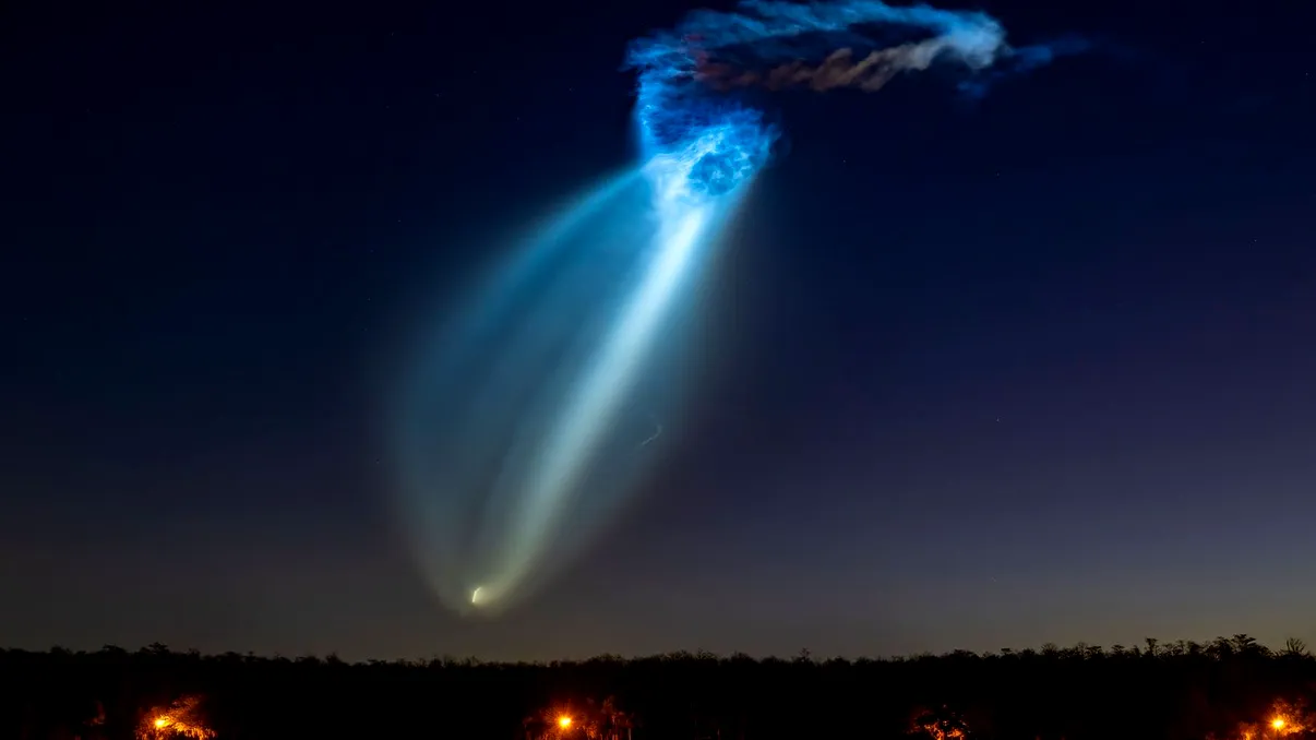 O rachetă SpaceX a creat o „meduză” uriașă pe cer. Fenomenul spectaculos a fost vizibil de-a lungul coastei de est a SUA VIDEO