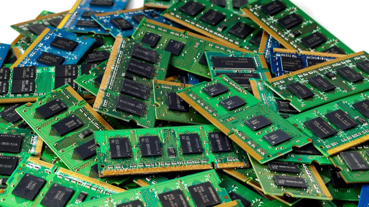 Memoria RAM detașabilă revine pe laptopuri, fără să sacrifice viteza. Există însă o problemă