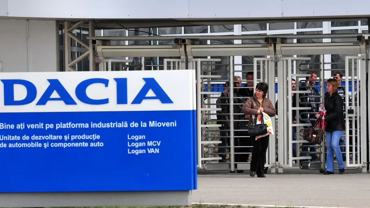 Ce compensații primesc salariații Dacia în funcție de vechime dacă pleacă voluntar. Sumele ajung la 210.000 de lei