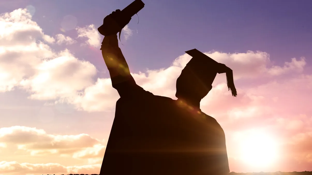 Doar unul din cinci studenți se simte pregătit pentru primul job. Ce spun angajatorii despre tinerii care ies de pe băncile facultății