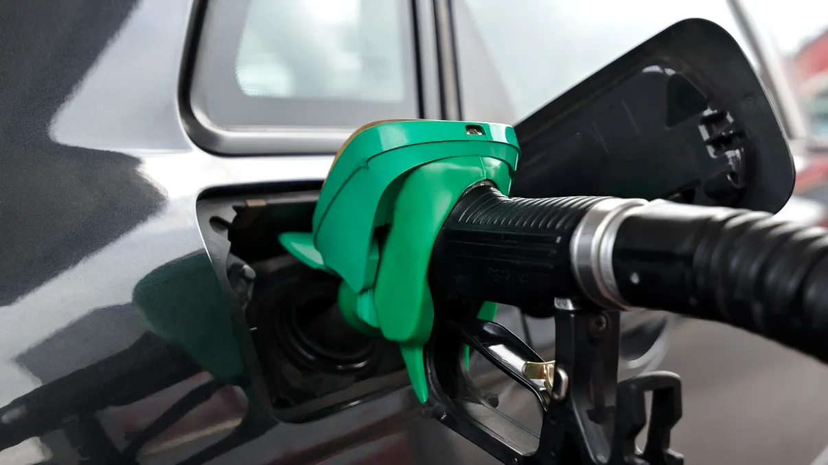 Unde găsești cea mai ieftină motorină din România. Prețurile carburanților au scăzut ușor joi, 8 octombrie