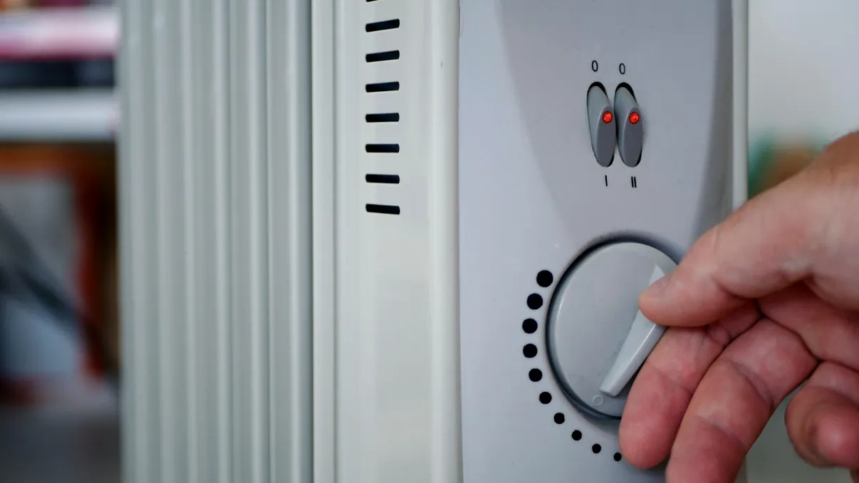 Pericolul din priză înainte de sezonul rece. Ce trebuie verificat în casă înainte să pornești caloriferul electric