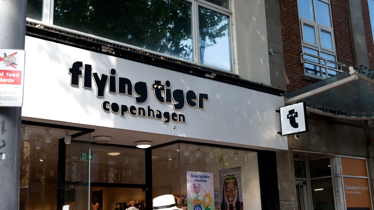 Când se deschid primele magazine Flying Tiger în România. Ce produse ieftine vor putea cumpăra românii, sunt utile în orice casă