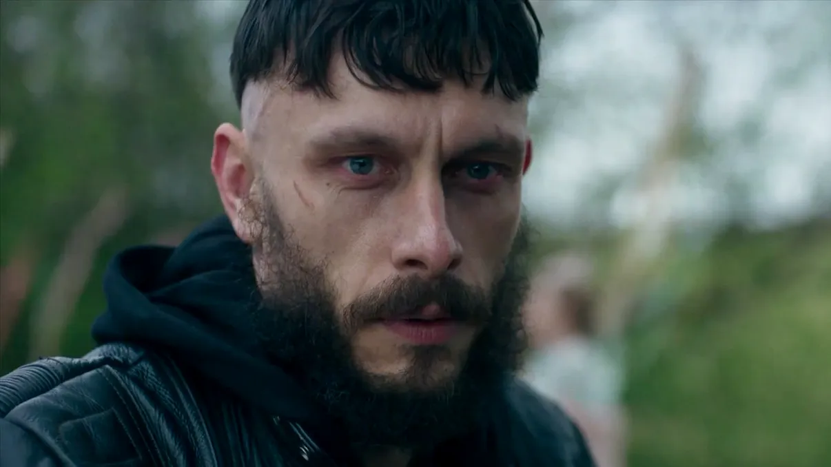 REVIEW Half Man, serialul HBO care te pune față în față cu partea întunecată a masculinității. Richard Gadd revine cu o poveste brutală despre doi bărbați distruși de propria relație