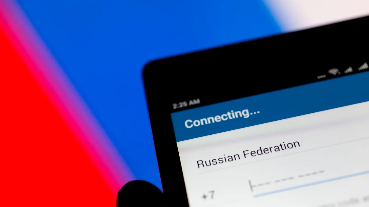 Rusia pregătește o schimbare pentru toate telefoanele noi. Ce legătură are FSB, fostul KGB, cu această măsură