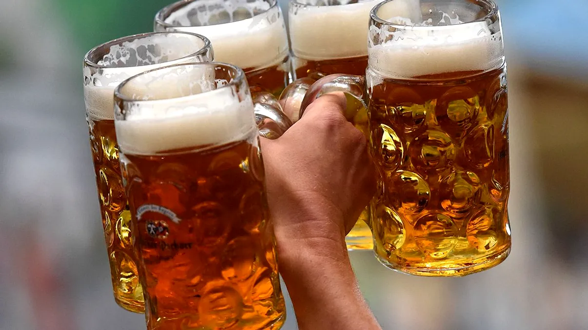 Românii își schimbă obiceiurile de consum, iar industria berii se adaptează. Segmentul fără alcool crește cu 10%, Heineken aduce o nouă opțiune în magazine