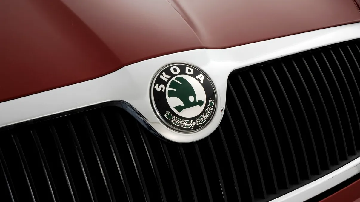 Skoda Octavia primește, în premieră, motorizare full-hybrid. Sunt disponibile două versiuni de putere