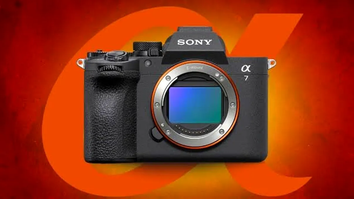 Sony A7 V conduce clasamentul camerelor mirrorless, dar Canon și Fujifilm recuperează teren