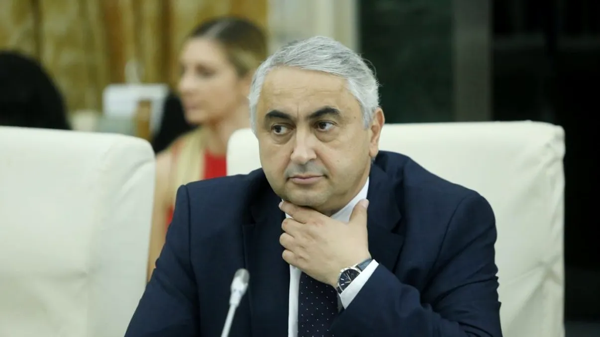 Valentin Popa a renunțat la Educație fix după ce-a distrus manualele