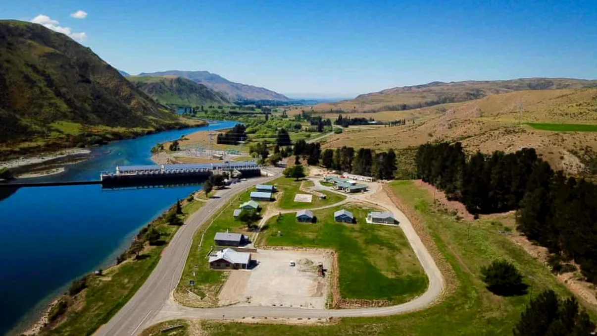 Au scos un sat la vânzare, dar față de România e aproape un paradis