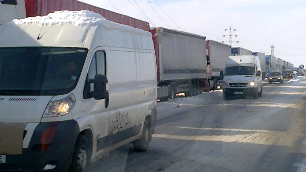 O coadă de 40 kilometri în Vama Giurgiu, iar autoritățile și-au luat vacanță