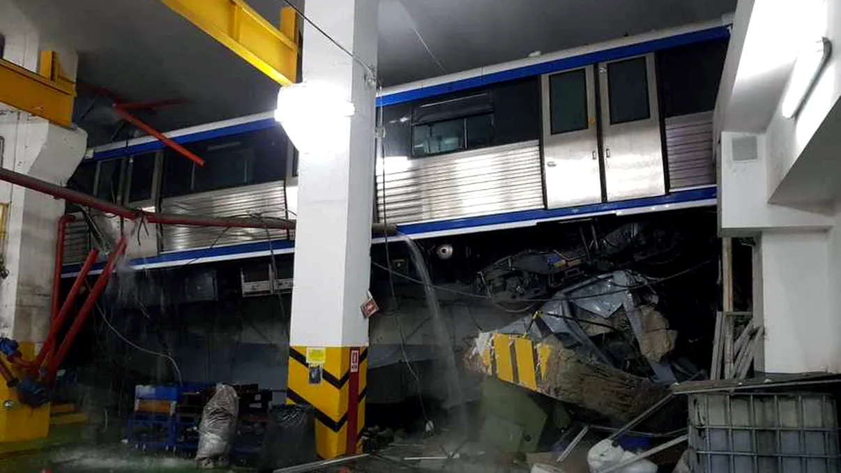Incident grav la metrou. Două vagoane de pasageri au sărit de pe șine la Depoul Berceni