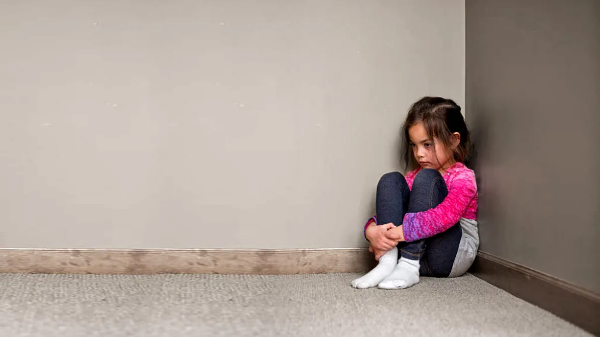 Fetiță izolată într-o grădiniță din România, în timpul unei inspecții. Care e motivul gestului halucinant