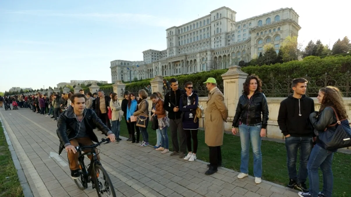 Se face Autostradă Umană în București. Studenții o „construiesc” vineri