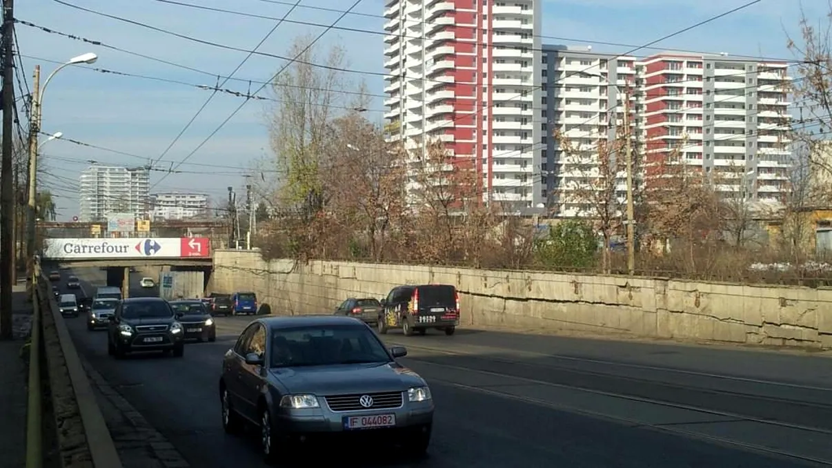 Un pod din București stă să cadă oricând, dar problema e ignorată de ani de zile