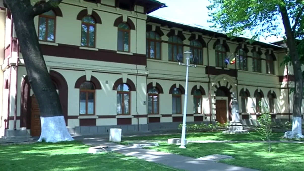 Generația care ne face bine: acești elevi fac banchetul în blugi, pentru a dona banii de haine