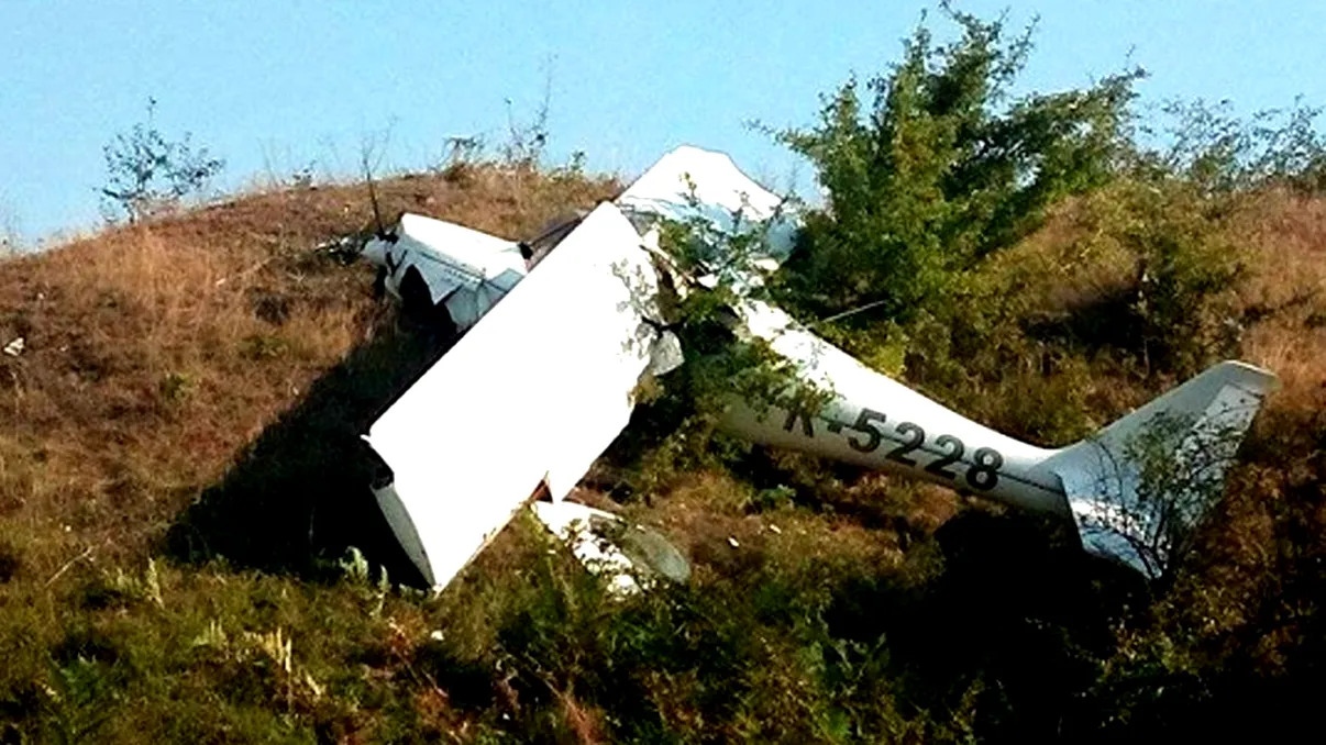 Avion prăbușit în Buzău. Două persoane au murit