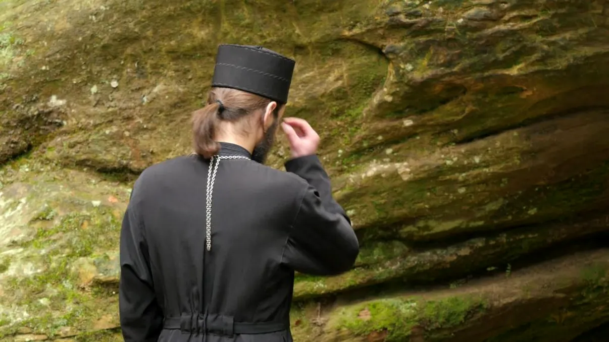 Ce salarii au călugării și măicuțele din România? Iată din ce trăiesc