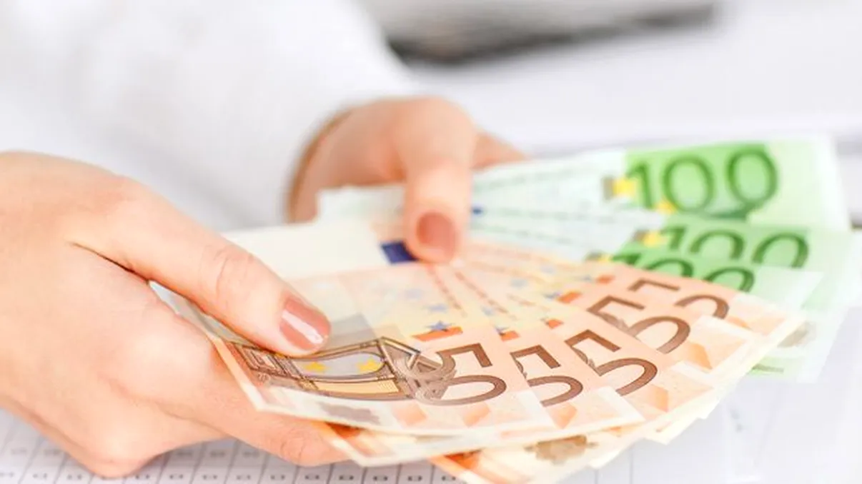Liber la muncă pentru români, în cel mai bogat stat european. Salarii și de 6.000 de euro