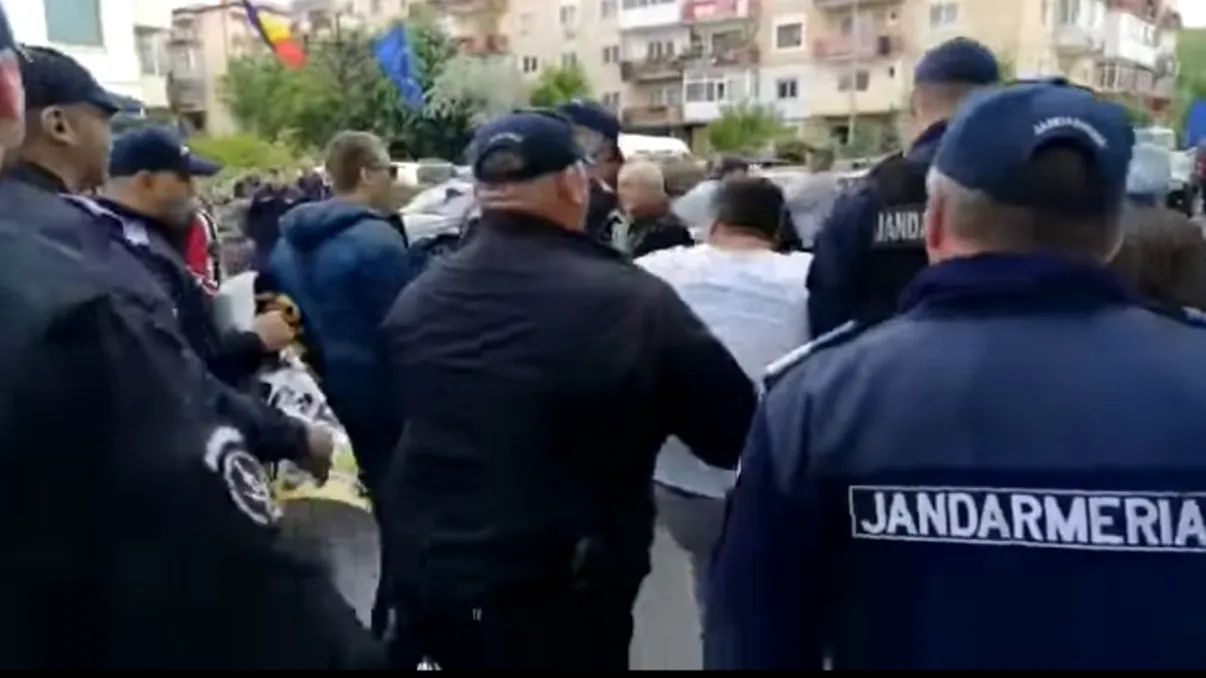 Ce s-a întâmplat cu protestatarii din Topoloveni urcați în dube: Jandarmeria vine cu explicații