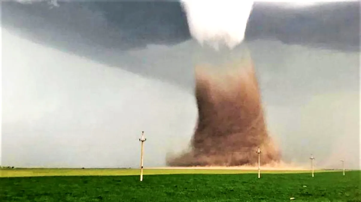 Bilanțul pagubelor făcute de fenomenele meteo extreme. Cât va mai dura vremea rea