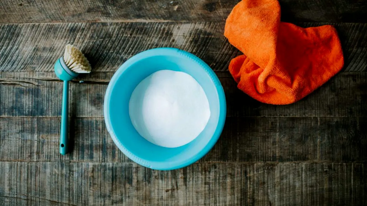 Cu ce combini bicarbonatul de sodiu pentru a scăpa de mirosul neplăcut din casă. Iată rețeta