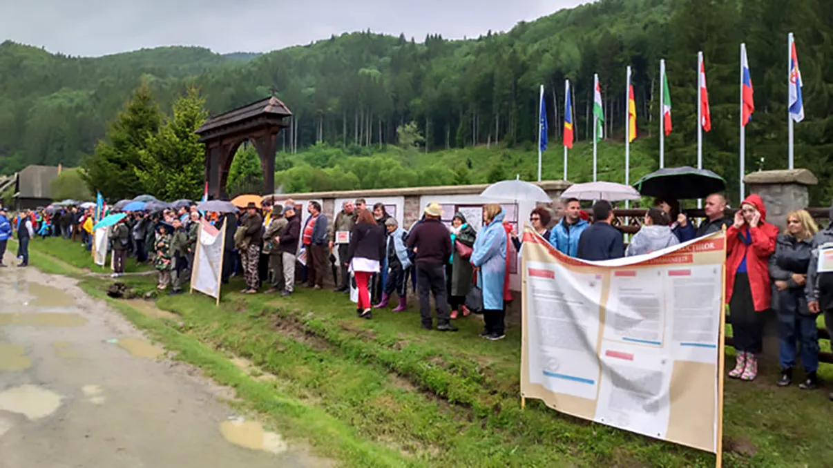 Dăncilă, somată de Guvernul Ungariei: cât ne va costa scandalul de la cimitirul din Valea Uzului