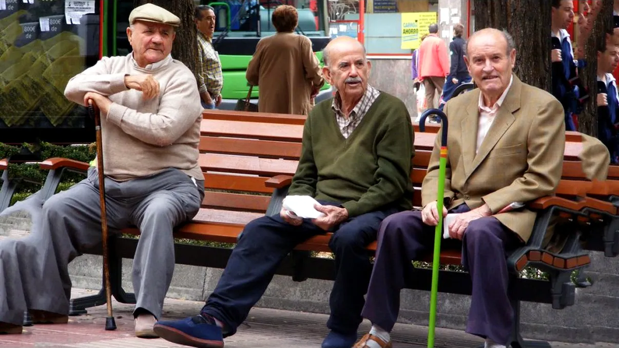 Cu cât s-au majorat pensiile în luna mai. Ce pensionari au primit cele mai mari creșteri