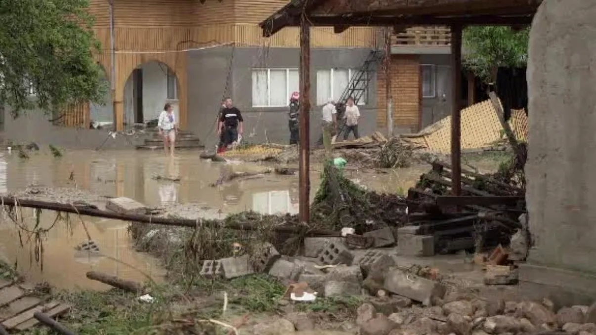 Bilanț tragic în urma inundațiilor: 3 copii morți și unul dispărut. Ce au transmis Iohannis și Dăncilă