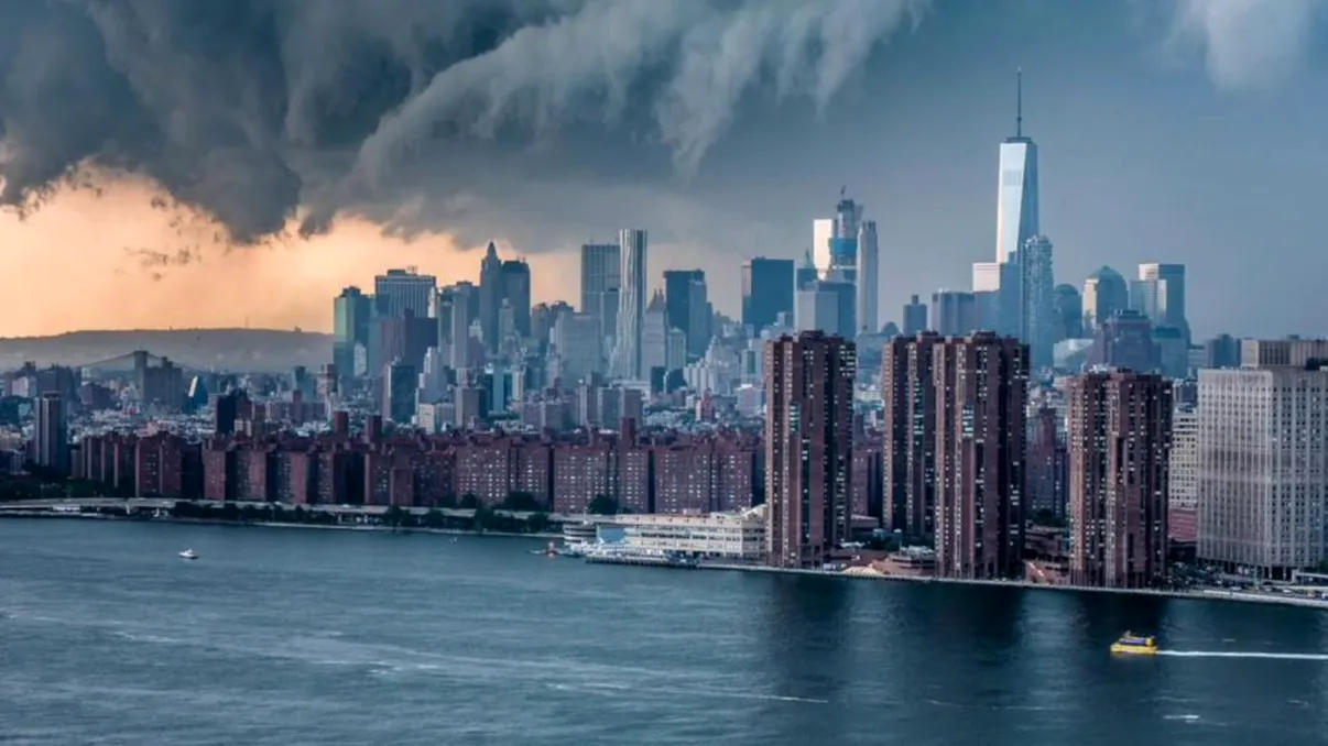 Elicopter, prăbușit la New York: ce s-a întâmplat cu un bloc din Manhattan