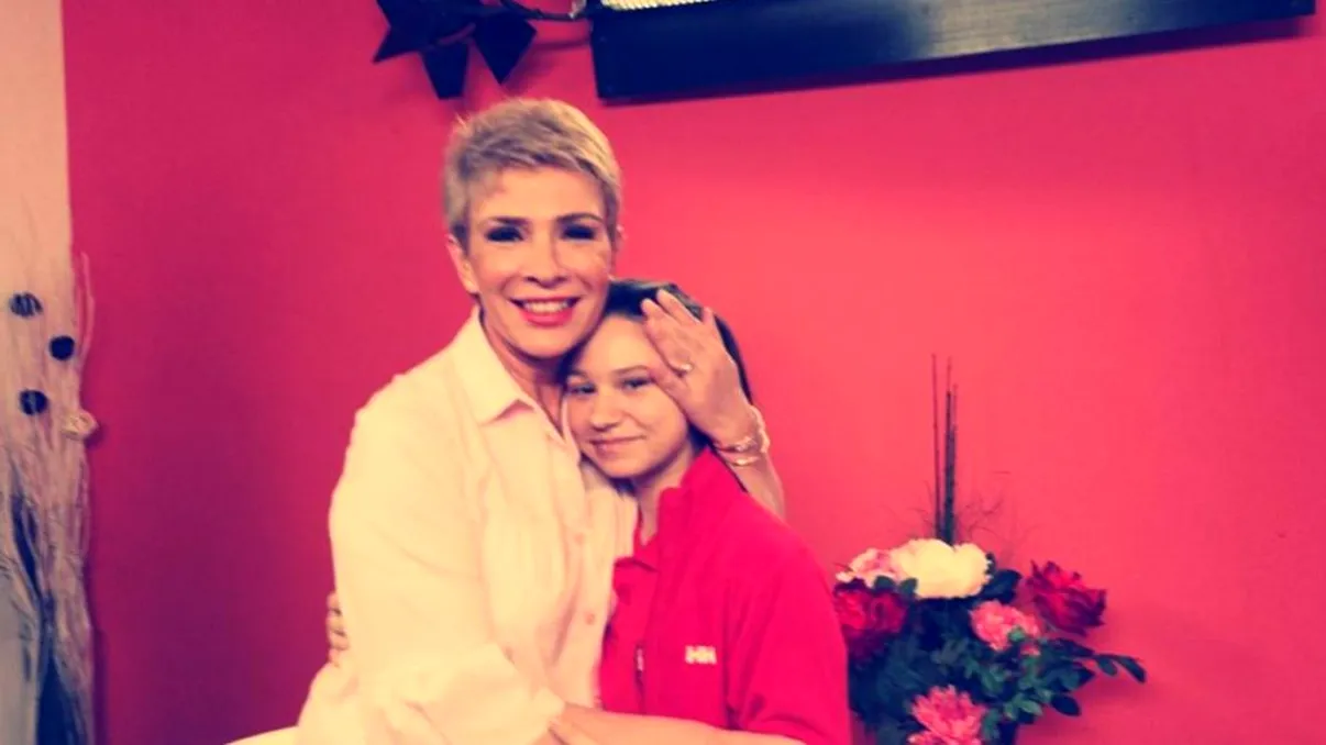 Cât de mare s-a făcut fiica lui Teo Trandafir. Maia se îmbracă în tendințe, s-a vopsit și iese cu colegii în oraș FOTO