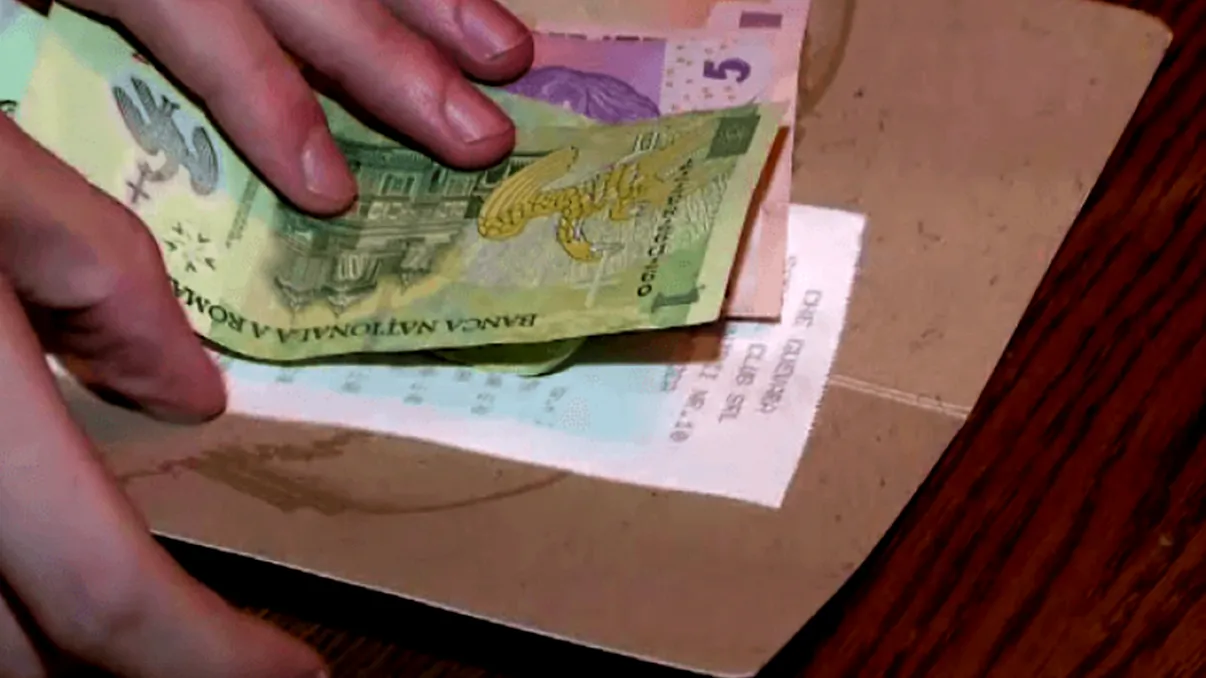 Bacșișul se taxează! Clienții, obligați să noteze la final procentul lăsat în plus