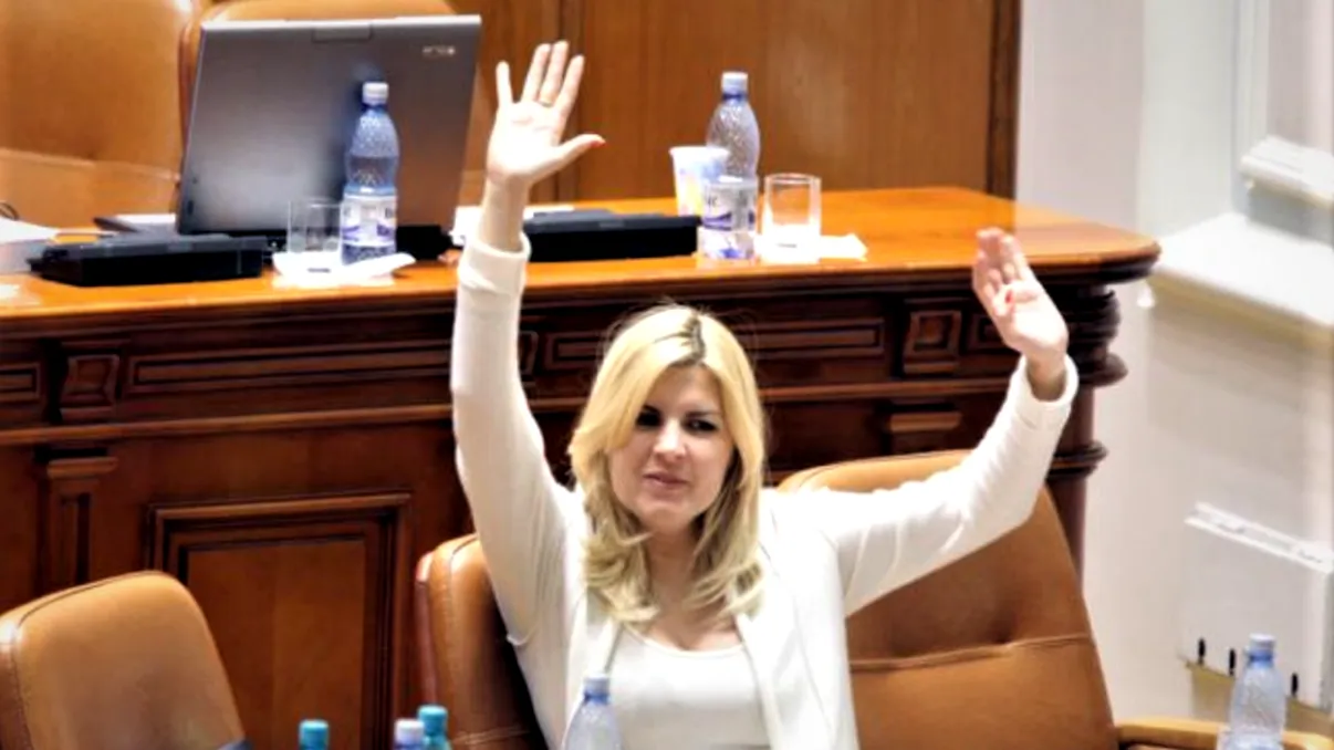 Câți bani câștigă Elena Udrea în România și din ce. Fosta consilieră a lui Traian Băsescu trăiește în lux