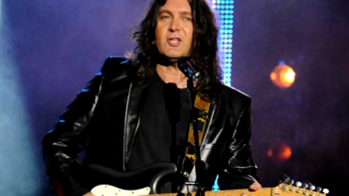 Vă amintiți de Laurențiu Cazan? Autorul hitului Say Something a albit și e total schimbat FOTO