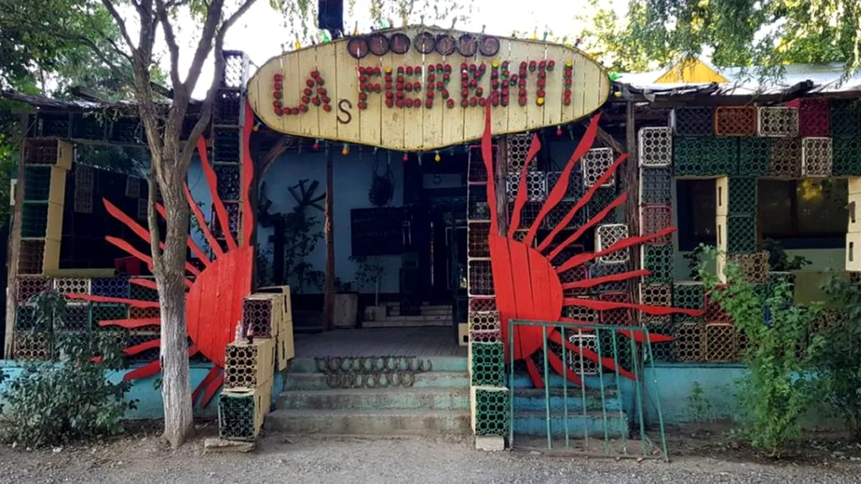 Cine este, de fapt, proprietarul barului din Las Fierbinți, serialul de la PRO TV. Cum l-a primit pe Bobonete în cârciuma lui