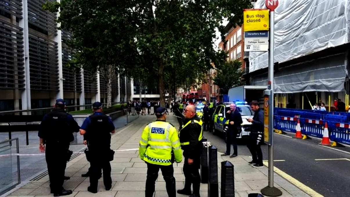 Panică în centrul Londrei! Bărbat înjunghiat în fața Ministerului de Interne