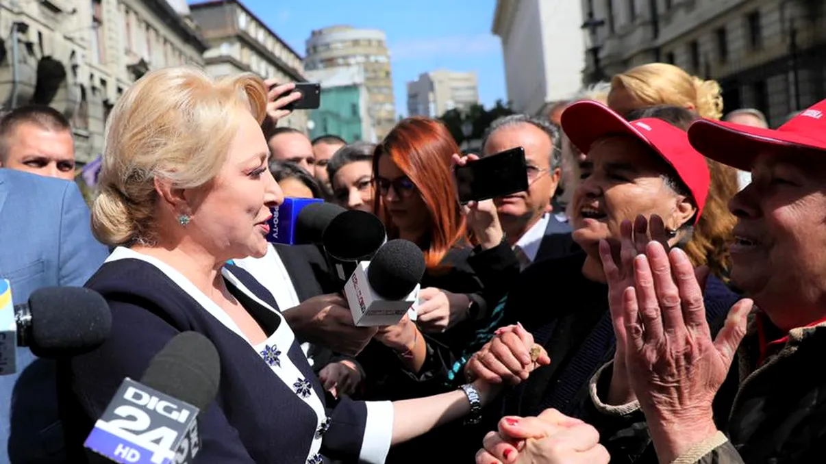 VIDEO Viorica Dăncilă, apariție de senzație la Alba Iulia. Cum a intrat în sala din Casa de Cultură a Studenților