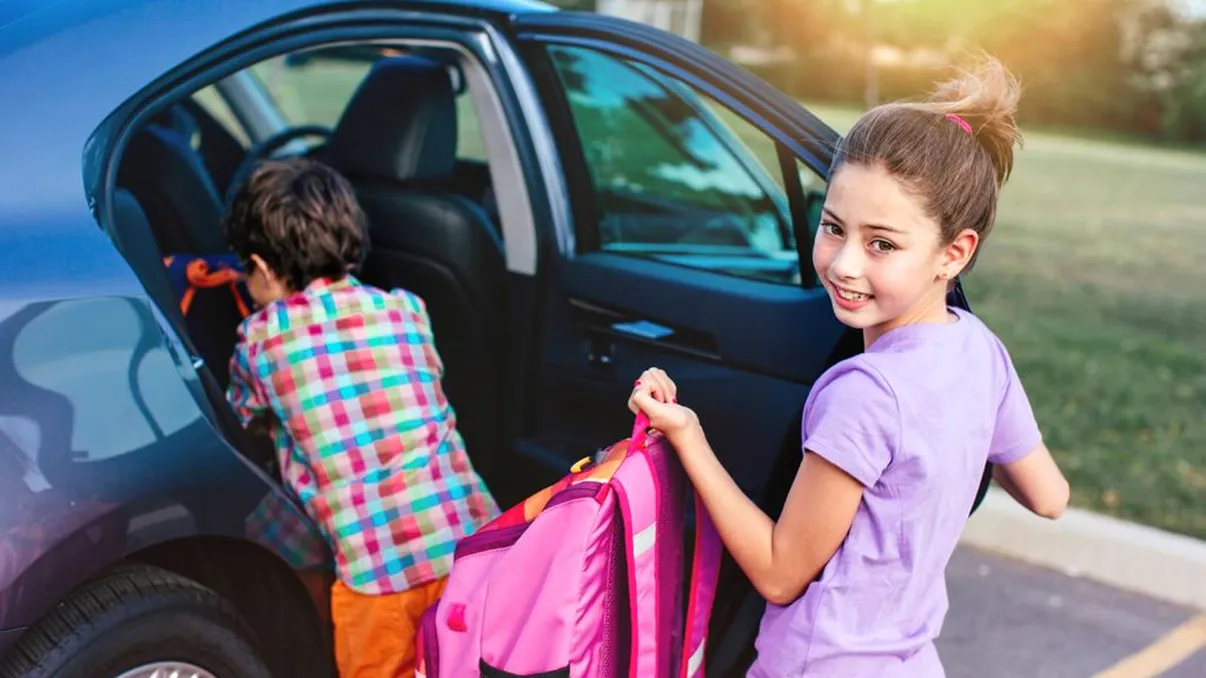 Cod rutier 2019. Greșeala pe care o fac toți șoferii care își duc copiii la școală. Ignoranța îi poate costa scump