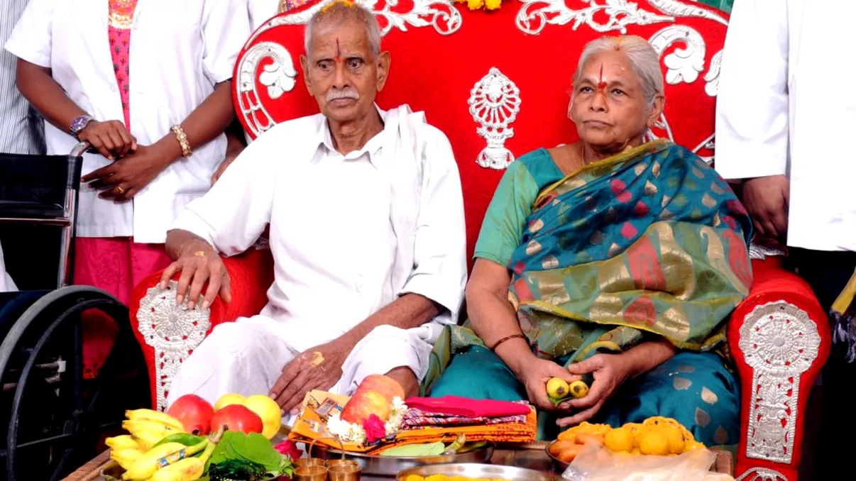 O femeie a născut gemene la vârsta de 73 de ani și a devenit cea mai bătrână mamă din lume. VIDEO