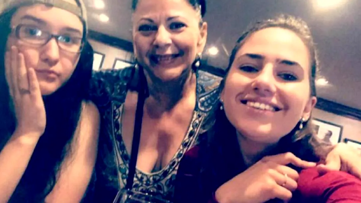 Cum arată fetele adoptate de Elena Cârstea. Cu ce se ocupă de când sunt majore, în America! Imagini rare