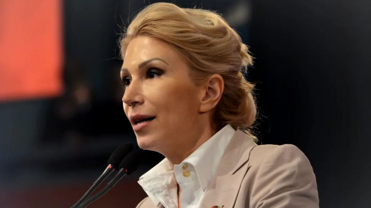 Raluca Turcan, transformată total de operațiile estetice. Cum arată natural! FOTO