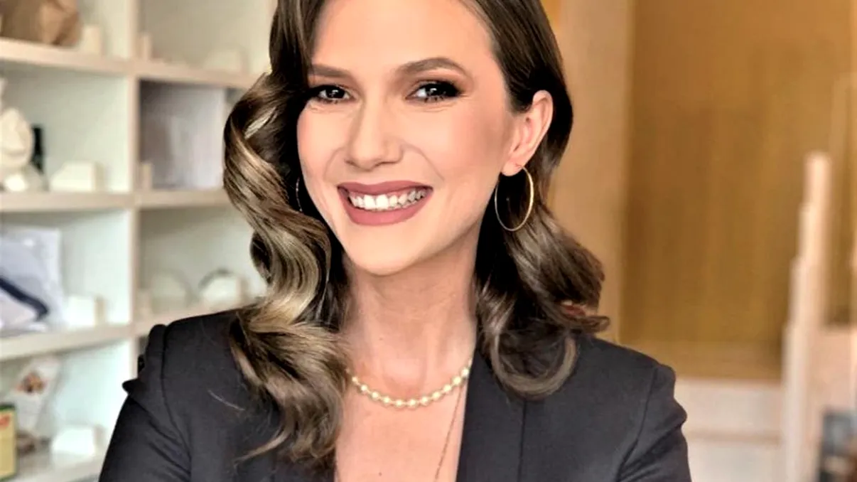 Cu ce se ocupa Adela Popescu înainte să ajungă la Pro TV. Imagini rare din adolescenţa frumoasei vedete