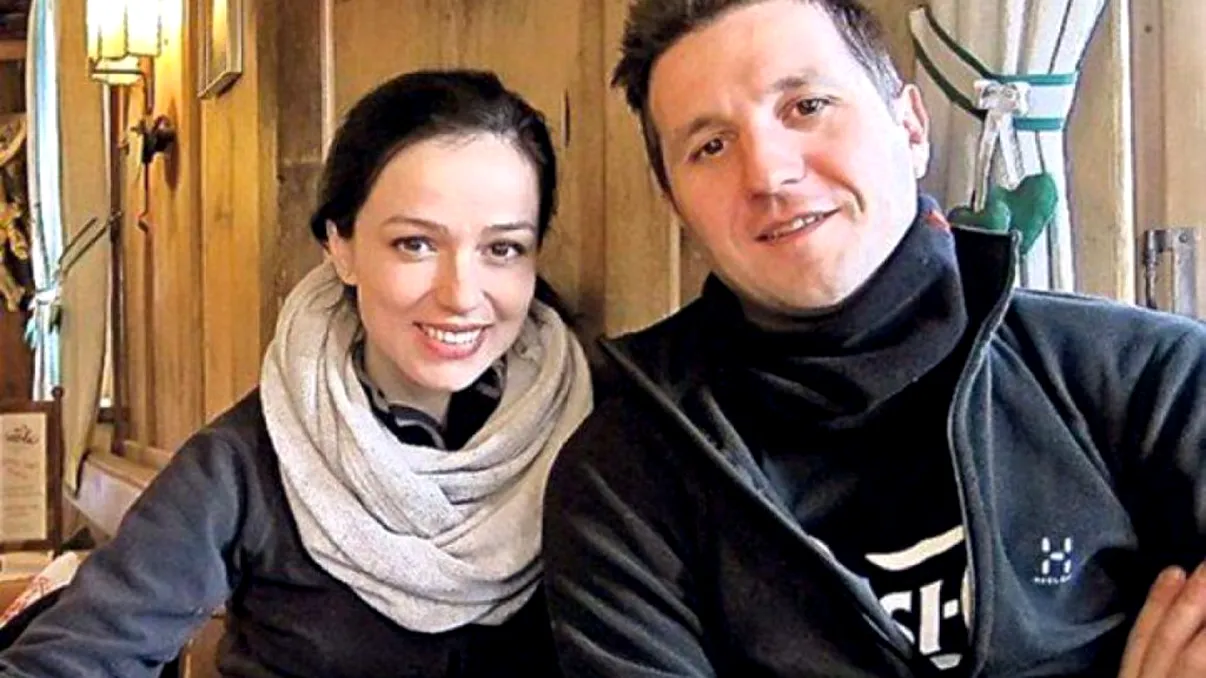 Olivia Steer nu renunţă la averea familiei sale. Pentru câţi bani se judecă, de fapt, soţia lui Andi Moisescu