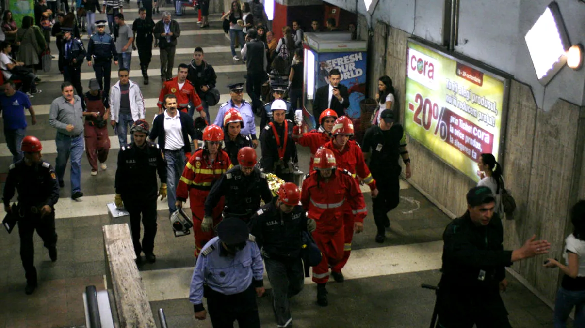 Accident la metrou 1 Mai. Un bărbat și-a prins piciorul în ușa metroului și a fost târât prin tunel câteva zeci de metri