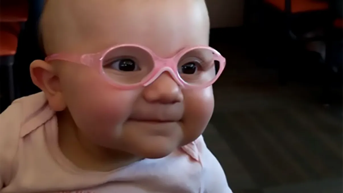 Și-a văzut părinții pentru prima oară, iar reacția copilului îți taie respirația