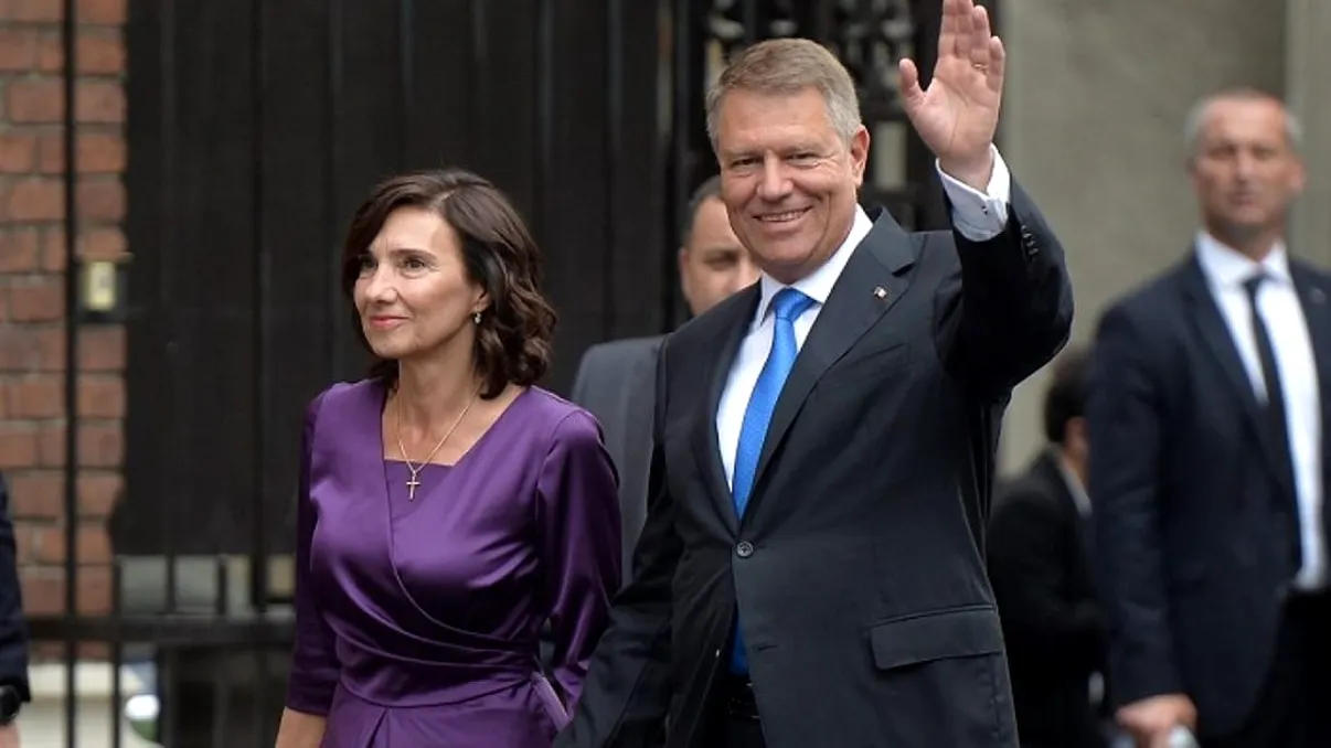 Carmen Iohannis a întors toate privirile, la secția de votare. A purtat ținută mini, deși a fost extrem de frig