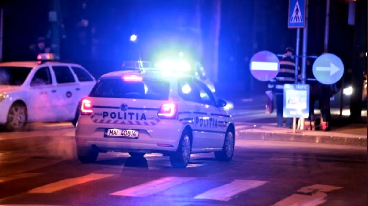 Clipe de coșmar în centrul Capitalei! Un bărbat înarmat cu un cuțit a atacat mai mulți trecători. Ce au descoperit polițiștii. Video