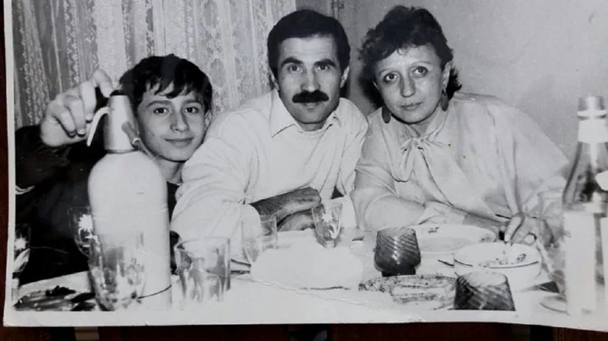 Simpaticul puști a ajuns unul dintre cei mai iubiți actori din România: “Visul meu a fost să devin gunoier”. Acum, fanii îl urmăresc la PRO TV