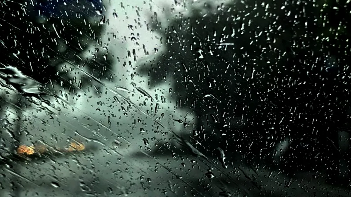 Pericol în București! Vremea a făcut prăpăd. Ce se întâmplă în centrul Capitalei